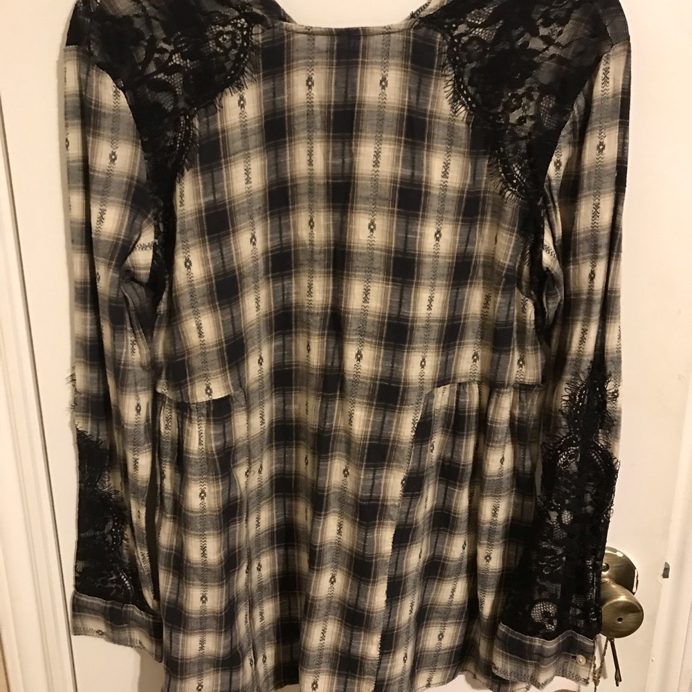 Long sleeve plaid with lace top.